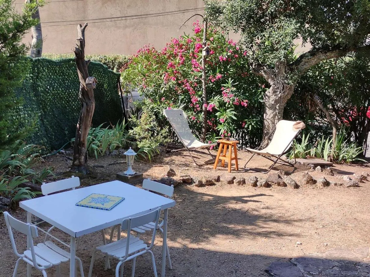 Appartement 2 Pieces Avec Jardin Privatif, Proche Plage Et Commerces, A Saint Aygulf - Fr-1-226A-103 Frejus 0*,  France