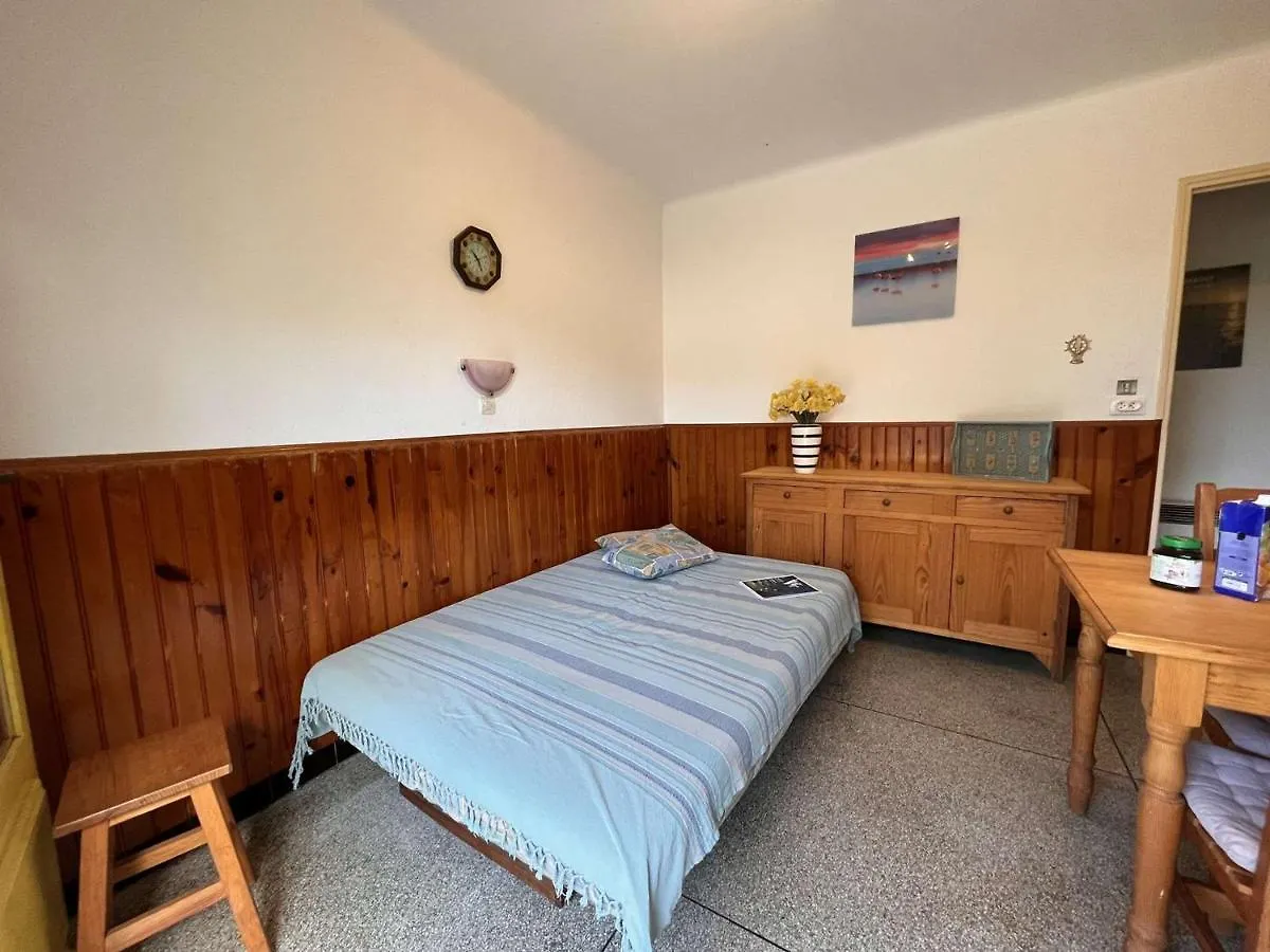 Appartement 2 Pieces Avec Jardin Privatif, Proche Plage Et Commerces, A Saint Aygulf - Fr-1-226A-103 Frejus 0*,  France