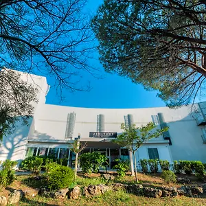Hotel Comfort La Tour De Mare, Frejus